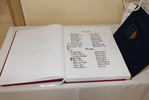 Október – mesiac úcty k starším